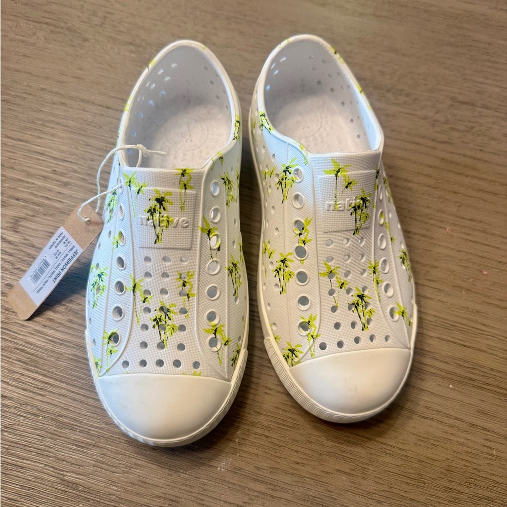 Girl Native White and Green Palm Tree Slip-On Shoes